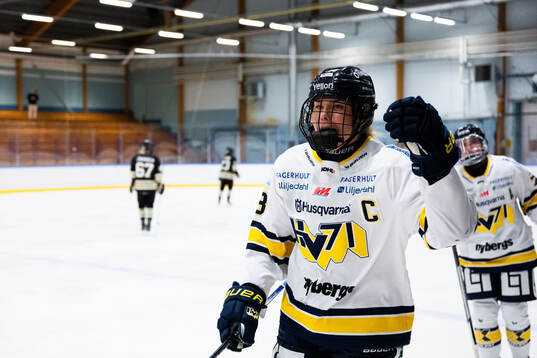 HV71s Elin Svensson jublar