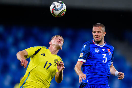 Viktor Gyökeres of Sweden and Denis Vavro of Slovakia