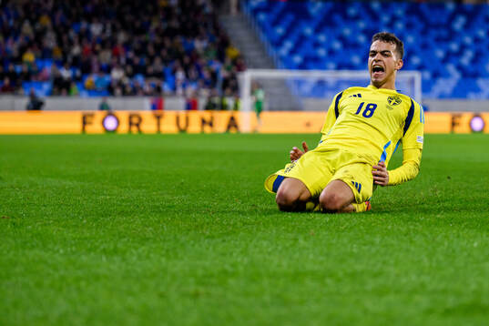 Yasin Ayari of Sweden celebrates