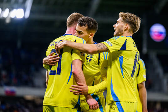 Dejan Kulusevski, Yasin Ayari and Anton Salétros of Sweden