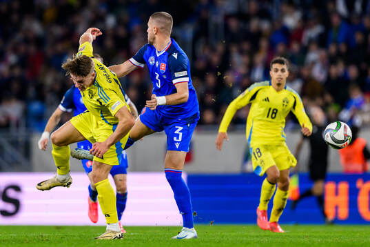 Viktor Gyökeres of Sweden and Denis Vavro of Slovakia