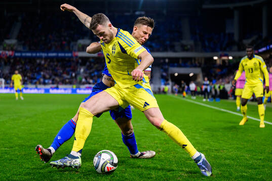 Gabriel Gudmundsson of Sweden and Tomás Suslov of Slovakia