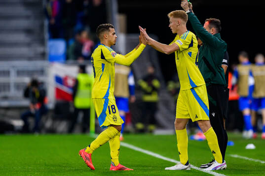 Yasin Ayari and Hugo Larsson of Sweden