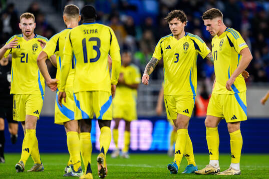 Dejan Kulusevski, Victor Nilsson Lindelöf and Viktor
