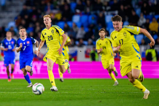 Hugo Larsson of Sweden and Viktor Gyökeres of Sweden