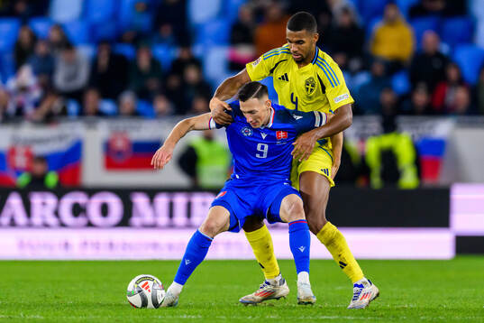 Robert Boženik of Slovakia and Isak Hien of Sweden