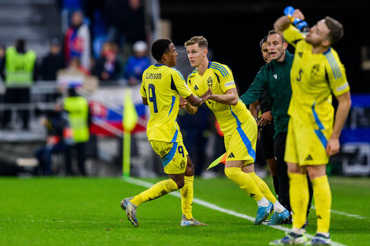 Niclas Eliasson and Emil Krafth of Sweden