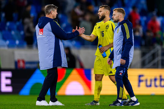 head coach Jon Dahl Tomasson, Jesper Karlström and