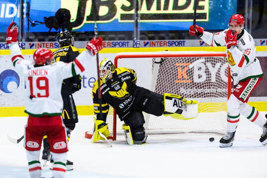Moras Ture Linden och Gustav Olhaver jublar