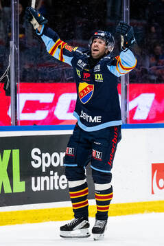 Djurgårdens Dick Axelsson jublar