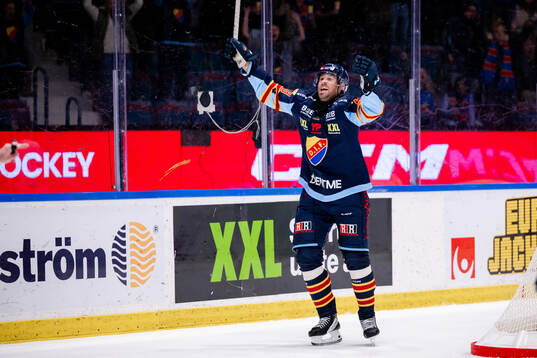 Djurgårdens Dick Axelsson jublar