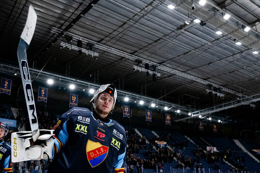 Djurgårdens målvakt Hugo Hävelid jublar