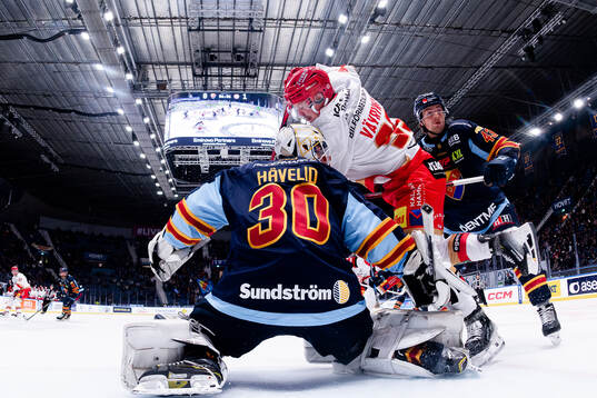 Djurgårdens målvakt Hugo Hävelid och Kalmars Teemu