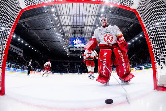 Kalmars målvakt Blake Pietila deppar