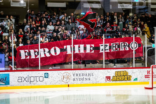 Nybros supportrar med en banderoll