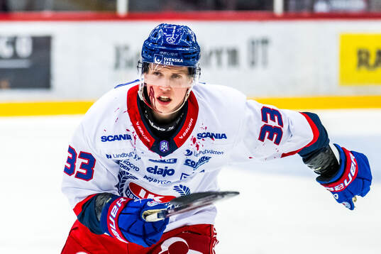 IK Oskarshamns Ludvig Östman blöder