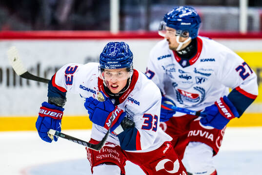 IK Oskarshamns Ludvig Östman blöder