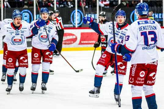 IK Oskarshamns Niclas Burström jublar