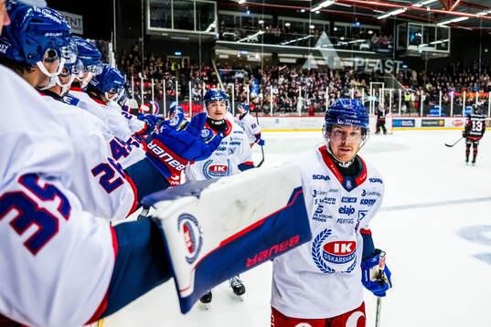 IK Oskarshamns Niclas Burström jublar