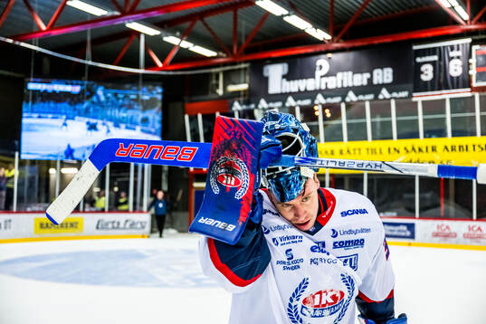 IK Oskarshamns målvakt Tomas Rydén jublar