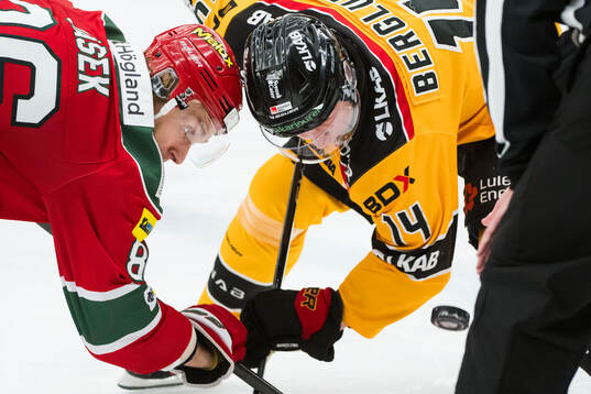 MoDos Lukas Jasek och Luleås Jonas Berglund