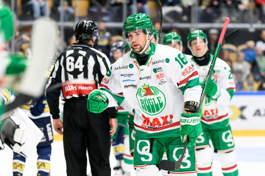 Rögles Lukas Ekeståhl-Jonsson jublar