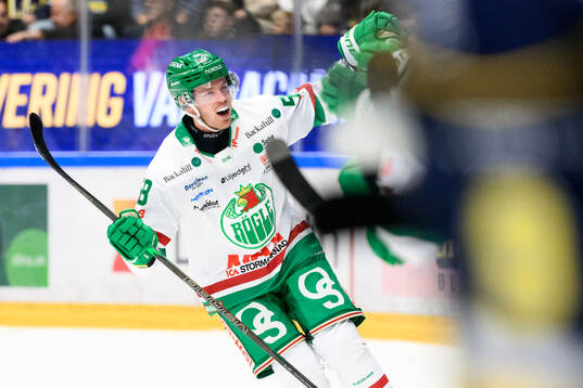 Rögles Filip Johansson jublar