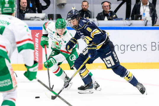 Rögles Anton Bengtsson och HV71s Albert Schioldan