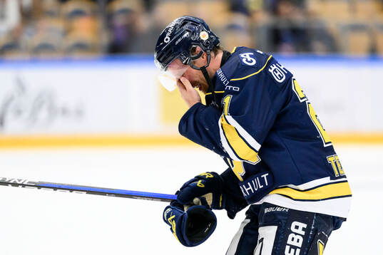 HV71s Mattias Tedenby deppar