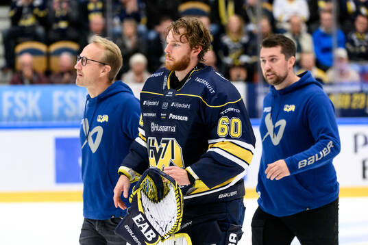 HV71s målvakt Hugo Alnefelt lämnar isen