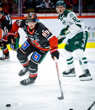 Örebros Patrik Karlkvist och Färjestads Lucas Forsell