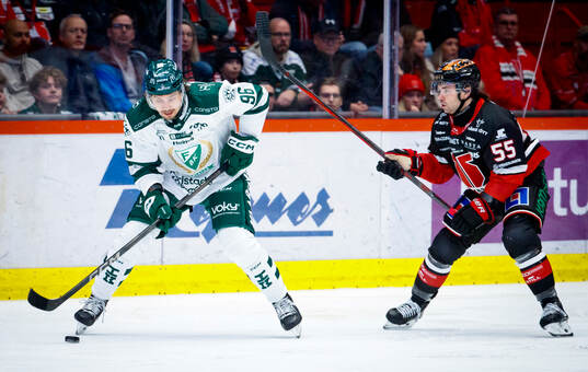 Färjestads David Tomasek och Örebros David Quenneville