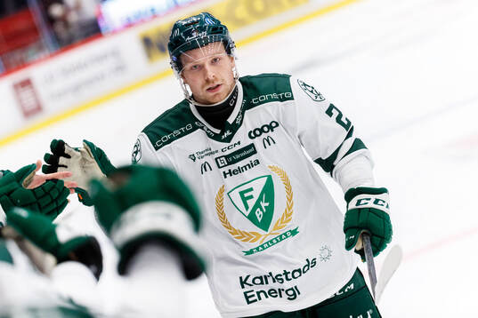 Färjestads Oskar Steen jublar