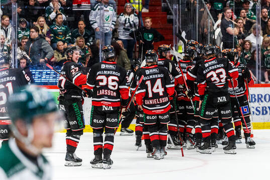 Örebros spelare jublar