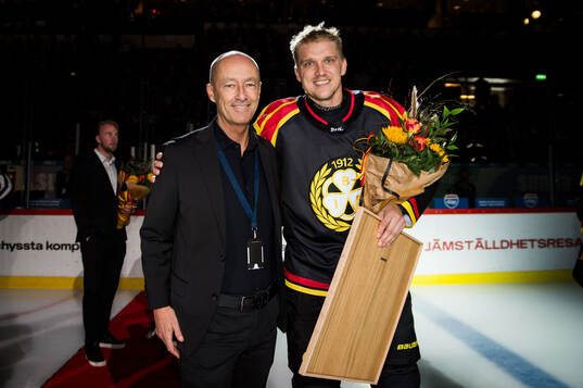 Brynäs Jakob Silfverberg hyllas för 200 matcher