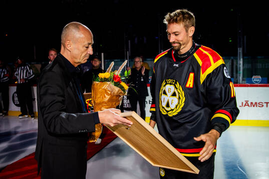 Brynäs Anton Rödin hyllas för 500 matcher med Brynäs