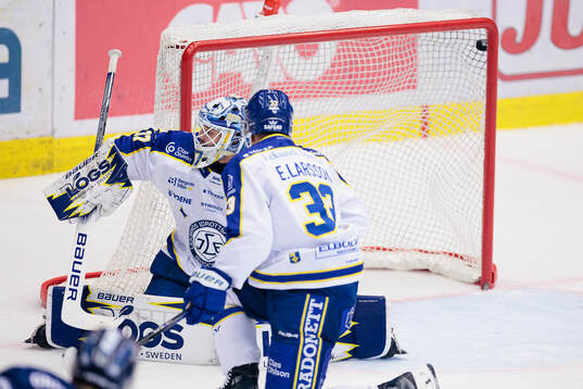 Leksands målvakt Jakob Hellsten deppar när Växjö gör