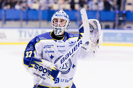 Leksands målvakt Jakob Hellsten jublar