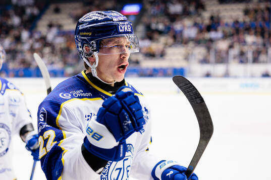 Leksands Lukas Vejdemo jublar
