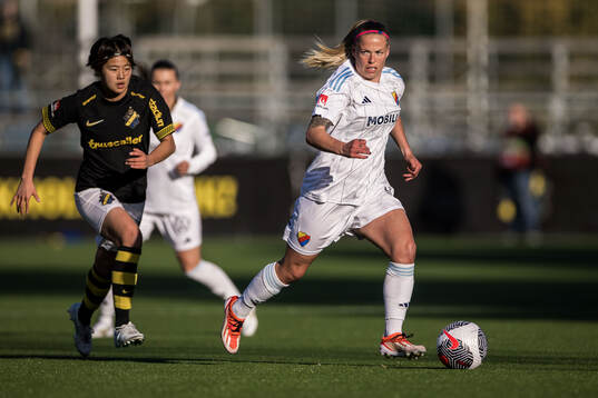 AIKs Haruna Tabata och Djurgårdens Therese Åsland