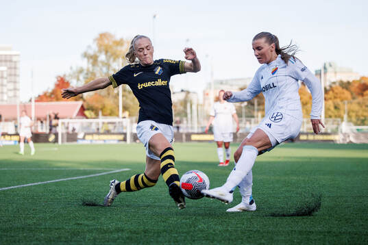 AIKs Moa Sjöström och Djurgårdens Ebba Hed