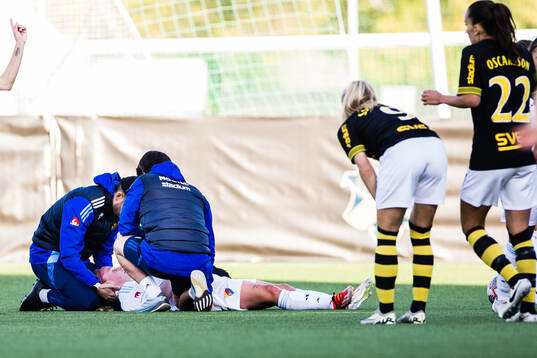 Djurgårdens Therese Åsland har ont
