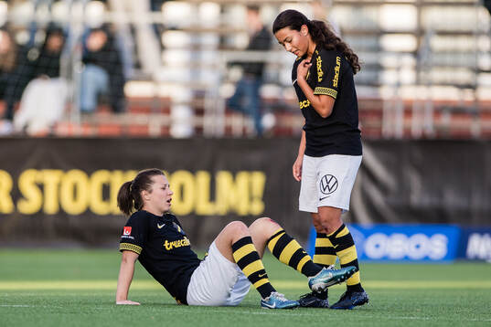 AIKs Patrícia Fischerova och Annika Svensson deppar