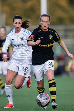 Djurgårdens Pauline Hammarlund och AIKs Ella Reidy