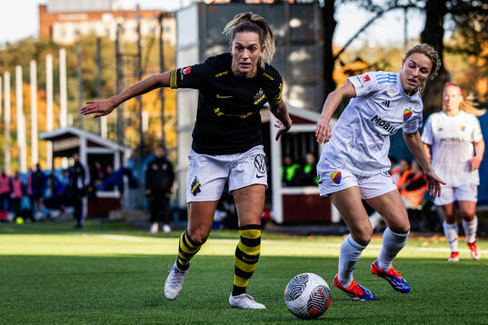 AIKs Jennie Nordin och Djurgårdens Mimmi Larsson