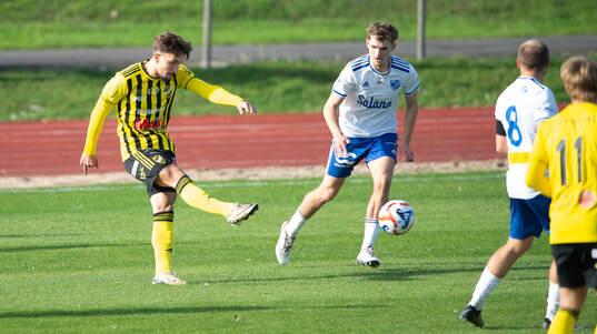 IFK Hässleholms Alen Zahirovic skjuter 0-1 i matchen i