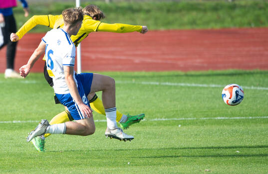 IFK Hässleholms Kasper Månsson skjuter i matchen i