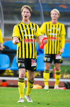 Slutsignal och IFK Hässleholms Hugo Arvidsson jublar i