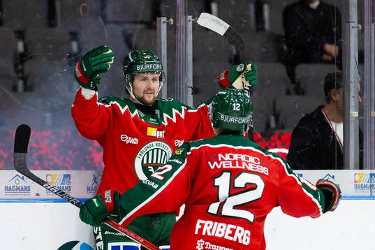 Frölundas Linus Weissbach jublar