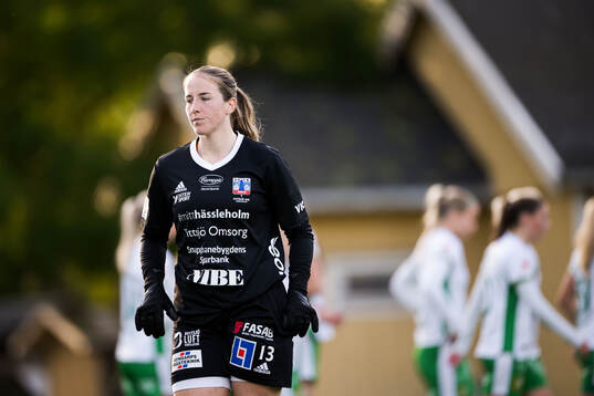 Vittsjös målvakt Elin Vaughan deppar